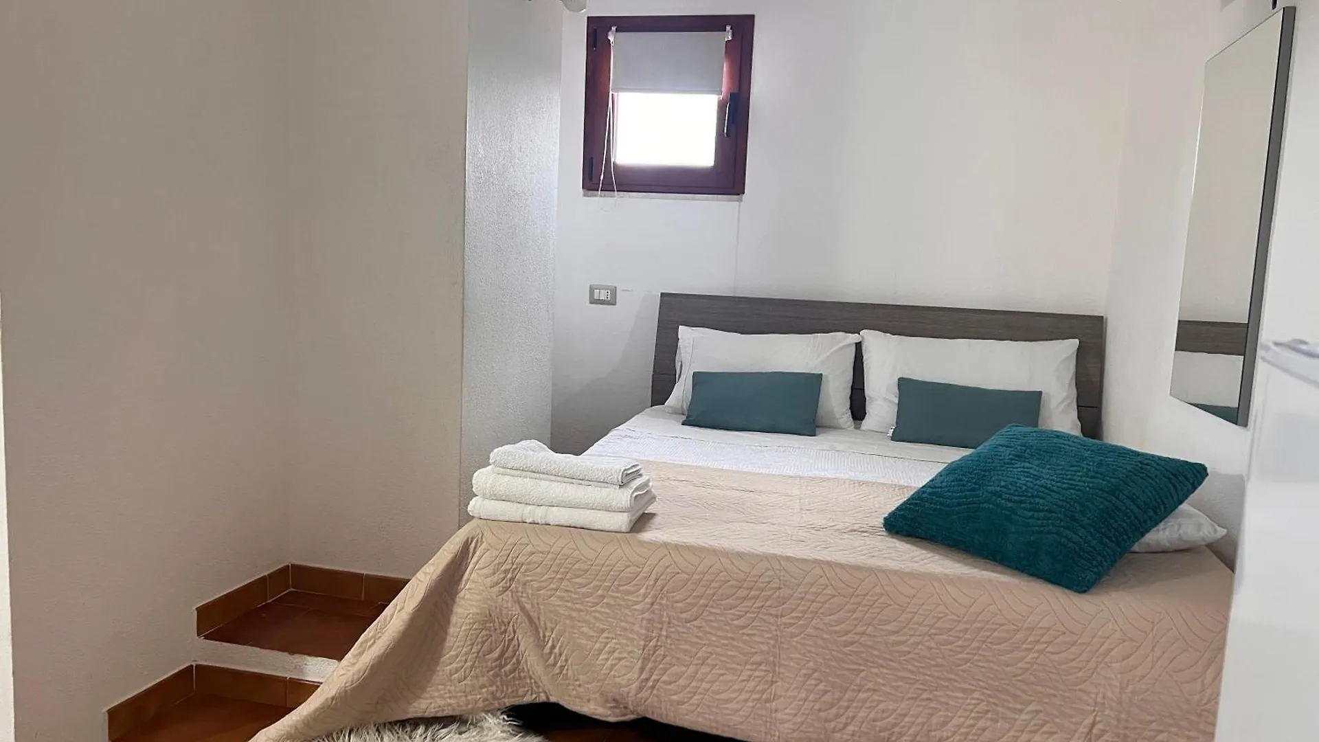 Massetti Rooms Alloggio Per Coppie Sulla Costa Nord Est Dell Isola A Pochi Passi Dalla Spiaggia La Caletta